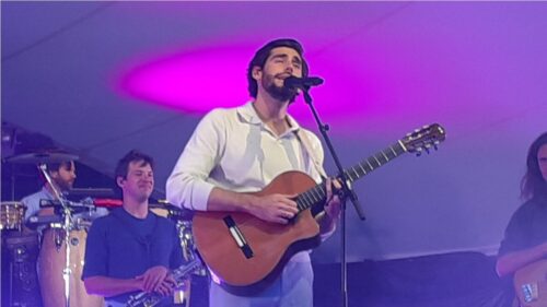 screenshot-2024-06-13-at-18-46-45-alvaro-soler-zehnjaehriger-fan-begeistert-im-duett-in-bassum